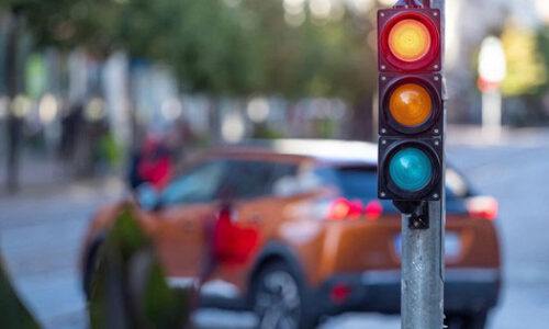 Ô tô vượt đèn vàng có bị phạt không?