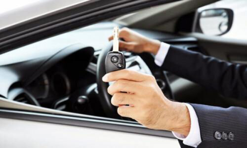 Nên thuê xe tự lái hay thuê xe có tài xế